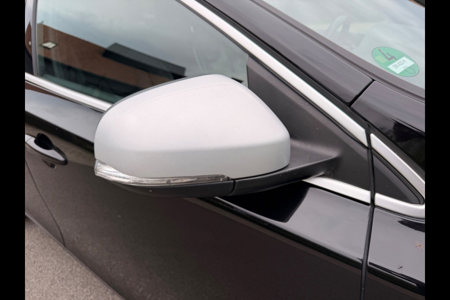 Volvo V40 2.0 T4 190 PK Business Sport Design Automaat Panoramadak, Leder,Full-Led Xenon