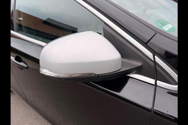 Volvo V40 2.0 T4 190 PK Business Sport Design Automaat Panoramadak, Leder,Full-Led Xenon
