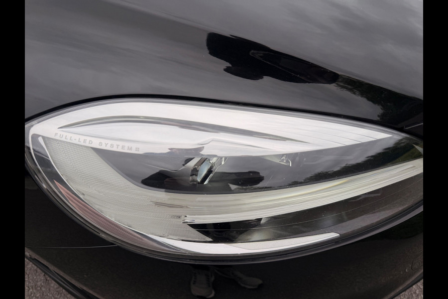 Volvo V40 2.0 T4 190 PK Business Sport Design Automaat Panoramadak, Leder,Full-Led Xenon