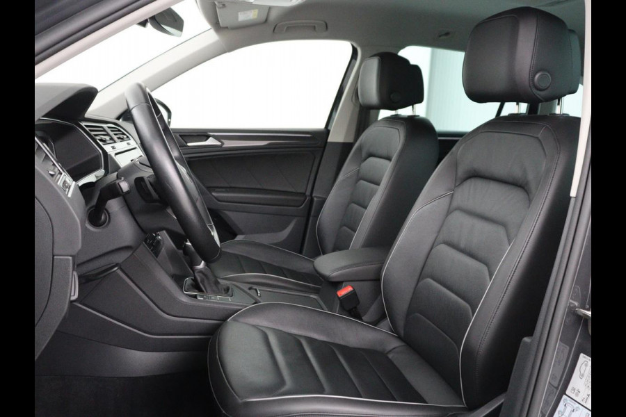 Volkswagen Tiguan 1.4 TSI eHybrid Elegance Exclusive | SOH 89,1% | Leder | Stoelverwarming | 360 Camera | Virtual Cockpit | Adaptive cruise | Carplay | Sfeerverlichting | Navigatie | Matrix LED | PHEV | Plug In