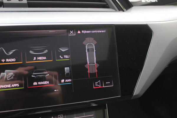 Audi e-tron e-tron 50 quattro Launch edition plus 71 kWh / SoH 91,9% / Panoramadak / Camera / Luchtvering / Intr.voorverwarming / Leder&Alcantara / 20'' / Navigatie / DAB / Stoelverwarming / ACC