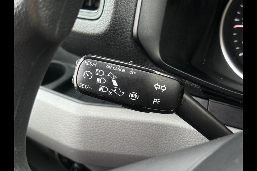 Volkswagen Crafter 30 2.0 TDI L3H3 Highline | Apple Carplay | Leer | 3 Zitplaatsen | Parkeersensoren