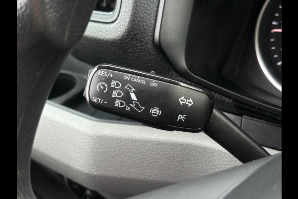 Volkswagen Crafter 30 2.0 TDI L3H3 Highline | Apple Carplay | Leer | 3 Zitplaatsen | Parkeersensoren