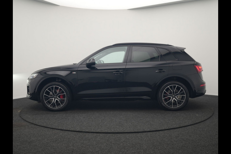 Audi Q5 50 TFSI e S edition PHEV 300pk Dealer O.H. | Trekhaak Af Fabriek | Camera | Lederen Sportstoelen Verwarmd | Sfeerverlichting | Keyless | Blis | Navigatie | DAB | 20"L.M | Virtual | Plug In Hybrid |