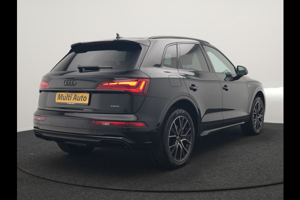 Audi Q5 50 TFSI e S edition PHEV 300pk Dealer O.H. | Trekhaak Af Fabriek | Camera | Lederen Sportstoelen Verwarmd | Sfeerverlichting | Keyless | Blis | Navigatie | DAB | 20"L.M | Virtual | Plug In Hybrid |