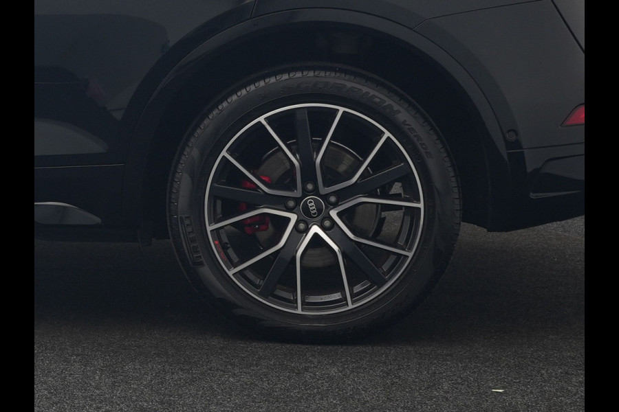 Audi Q5 50 TFSI e S edition PHEV 300pk Dealer O.H. | Trekhaak Af Fabriek | Camera | Lederen Sportstoelen Verwarmd | Sfeerverlichting | Keyless | Blis | Navigatie | DAB | 20"L.M | Virtual | Plug In Hybrid |