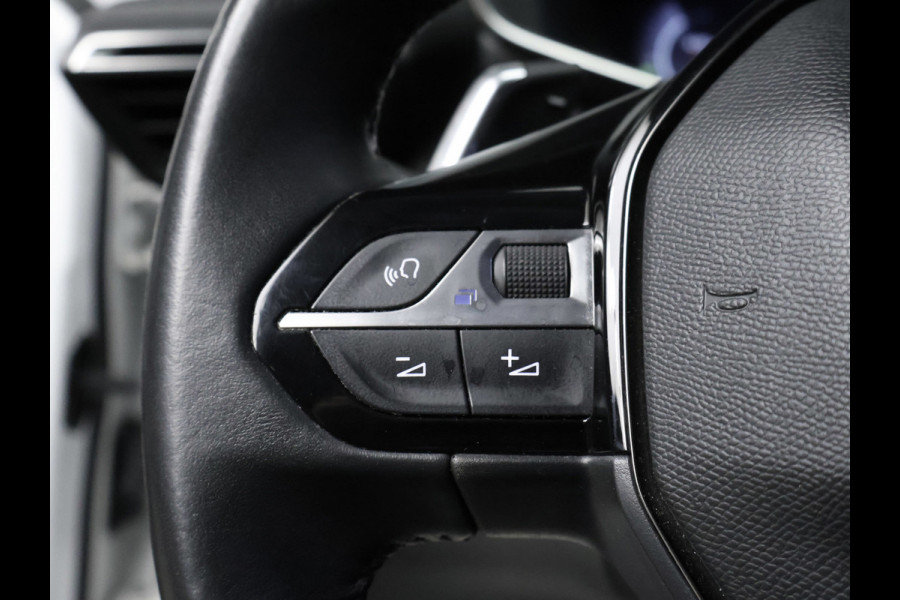 Peugeot 2008 1.2 PureTech Allure Pack Sport (APPLE CARPLAY,NAVI,CAMERA,360 VIEW,DIGITAL COCKPIT,LED,GETINT,SPORTSTOELEN,LM VELGEN)
