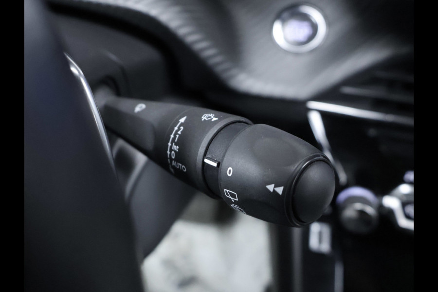 Peugeot 2008 1.2 PureTech Allure Pack Sport (APPLE CARPLAY,NAVI,CAMERA,360 VIEW,DIGITAL COCKPIT,LED,GETINT,SPORTSTOELEN,LM VELGEN)