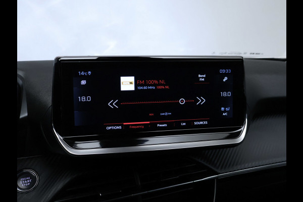 Peugeot 2008 1.2 PureTech Allure Pack Sport (APPLE CARPLAY,NAVI,CAMERA,360 VIEW,DIGITAL COCKPIT,LED,GETINT,SPORTSTOELEN,LM VELGEN)