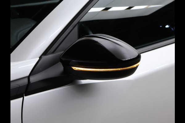 Peugeot 2008 1.2 PureTech Allure Pack Sport (APPLE CARPLAY,NAVI,CAMERA,360 VIEW,DIGITAL COCKPIT,LED,GETINT,SPORTSTOELEN,LM VELGEN)