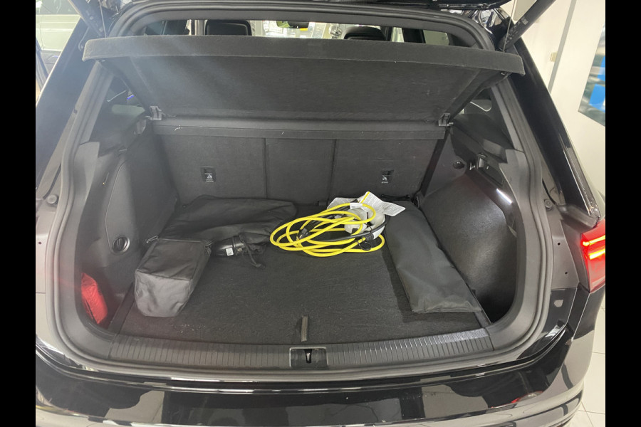 Volkswagen Tiguan 1.4 TSI eHybrid R-Line Business+Black style Panoramadak / Trekhaak /Carplay/ Leer