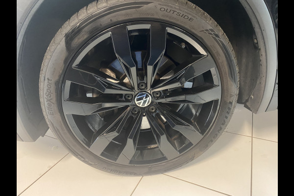 Volkswagen Tiguan 1.4 TSI eHybrid R-Line Business+Black style Panoramadak / Trekhaak /Carplay/ Leer