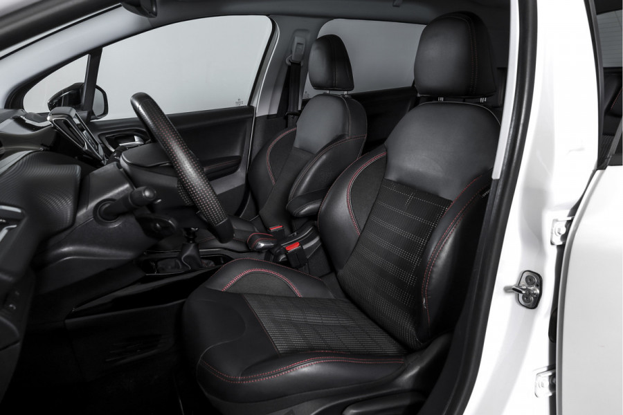 Peugeot 2008 1.2 PureTech GT-line 131 PK | Pano | Cruise | Stoelverw. | PDC | Camera | NAV + App. Conect | ECC | LM 17" |
