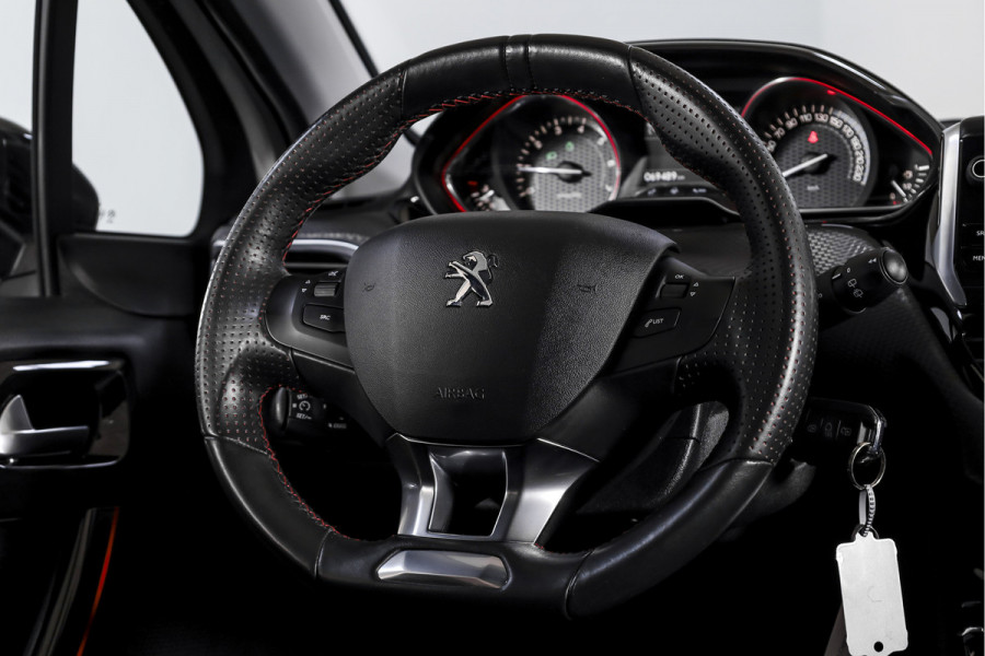 Peugeot 2008 1.2 PureTech GT-line 131 PK | Pano | Cruise | Stoelverw. | PDC | Camera | NAV + App. Conect | ECC | LM 17" |