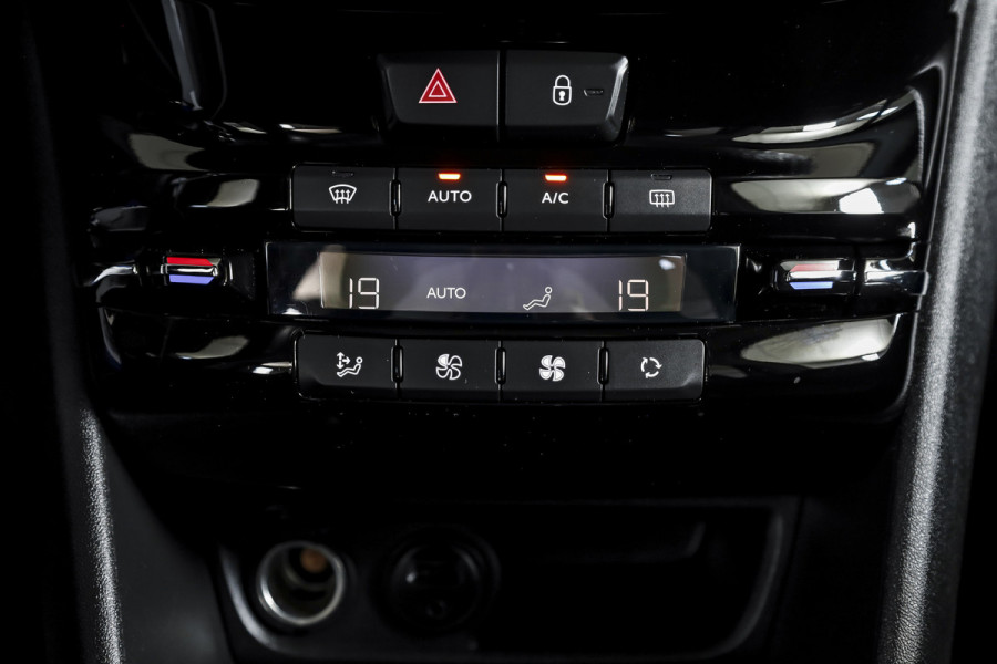 Peugeot 2008 1.2 PureTech GT-line 131 PK | Pano | Cruise | Stoelverw. | PDC | Camera | NAV + App. Conect | ECC | LM 17" |