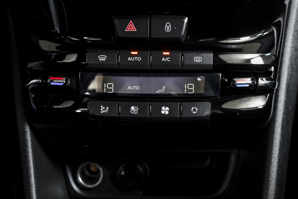 Peugeot 2008 1.2 PureTech GT-line 131 PK | Pano | Cruise | Stoelverw. | PDC | Camera | NAV + App. Conect | ECC | LM 17" |