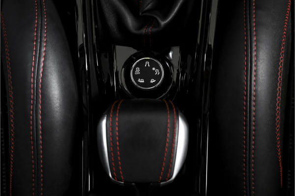 Peugeot 2008 1.2 PureTech GT-line 131 PK | Pano | Cruise | Stoelverw. | PDC | Camera | NAV + App. Conect | ECC | LM 17" |