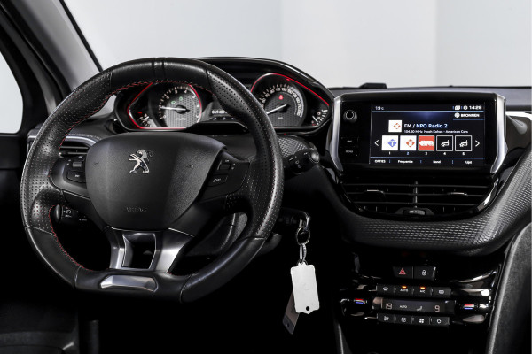 Peugeot 2008 1.2 PureTech GT-line 131 PK | Pano | Cruise | Stoelverw. | PDC | Camera | NAV + App. Conect | ECC | LM 17" |