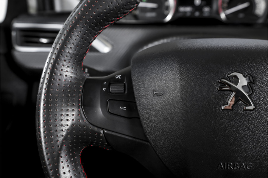 Peugeot 2008 1.2 PureTech GT-line 131 PK | Pano | Cruise | Stoelverw. | PDC | Camera | NAV + App. Conect | ECC | LM 17" |