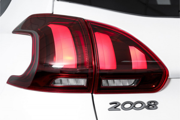 Peugeot 2008 1.2 PureTech GT-line 131 PK | Pano | Cruise | Stoelverw. | PDC | Camera | NAV + App. Conect | ECC | LM 17" |