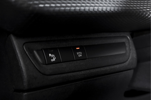 Peugeot 2008 1.2 PureTech GT-line 131 PK | Pano | Cruise | Stoelverw. | PDC | Camera | NAV + App. Conect | ECC | LM 17" |