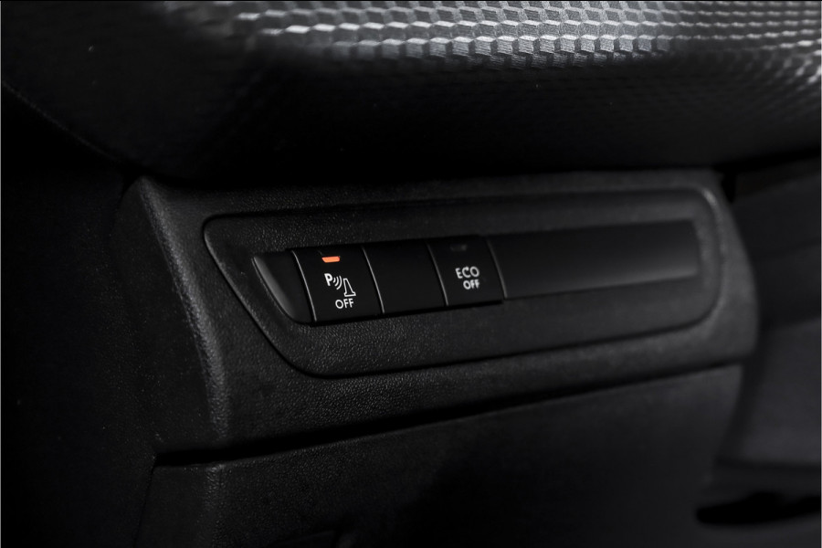 Peugeot 2008 1.2 PureTech GT-line 131 PK | Pano | Cruise | Stoelverw. | PDC | Camera | NAV + App. Conect | ECC | LM 17" |