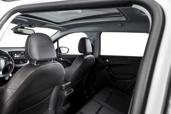 Peugeot 2008 1.2 PureTech GT-line 131 PK | Pano | Cruise | Stoelverw. | PDC | Camera | NAV + App. Conect | ECC | LM 17" |