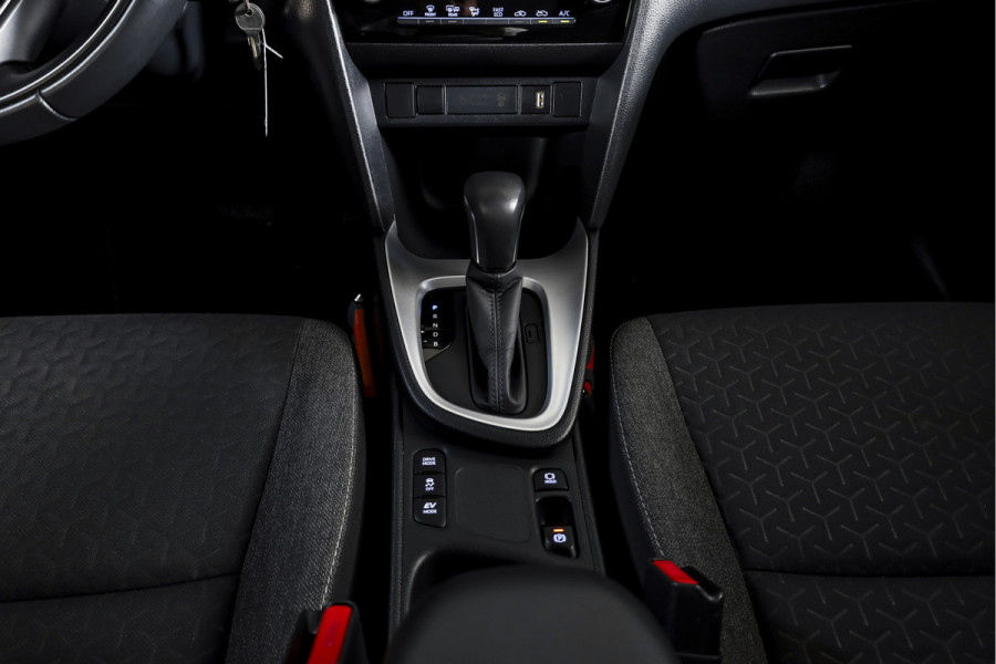 Toyota Yaris Cross 1.5 Hybrid 116 PK Active Orig. NL | Afn. Trekhaak | Adapt. Cruise | Camera | App. Connect | ECC | DAB | LM 16" |