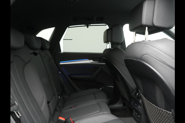 Audi Q5 50 TFSI e S edition PHEV 300pk Dealer O.H. | Trekhaak Af Fabriek | Camera | Lederen Sportstoelen Verwarmd | Sfeerverlichting | Keyless | Blis | Navigatie | DAB | 20"L.M | Virtual | Plug In Hybrid |