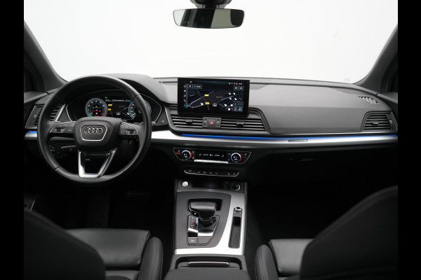 Audi Q5 50 TFSI e S edition PHEV 300pk Dealer O.H. | Trekhaak Af Fabriek | Camera | Lederen Sportstoelen Verwarmd | Sfeerverlichting | Keyless | Blis | Navigatie | DAB | 20"L.M | Virtual | Plug In Hybrid |