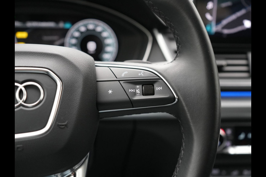 Audi Q5 50 TFSI e S edition PHEV 300pk Dealer O.H. | Trekhaak Af Fabriek | Camera | Lederen Sportstoelen Verwarmd | Sfeerverlichting | Keyless | Blis | Navigatie | DAB | 20"L.M | Virtual | Plug In Hybrid |