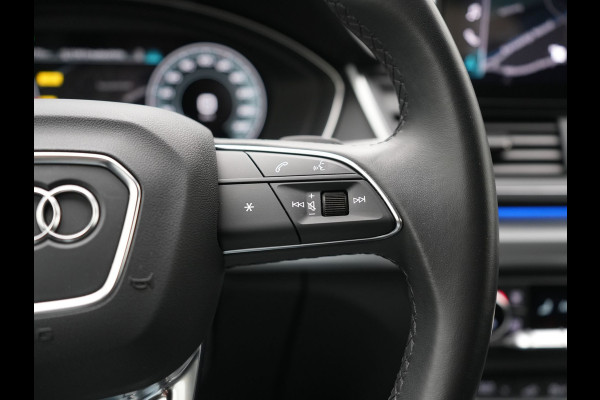 Audi Q5 50 TFSI e S edition PHEV 300pk Dealer O.H. | Trekhaak Af Fabriek | Camera | Lederen Sportstoelen Verwarmd | Sfeerverlichting | Keyless | Blis | Navigatie | DAB | 20"L.M | Virtual | Plug In Hybrid |
