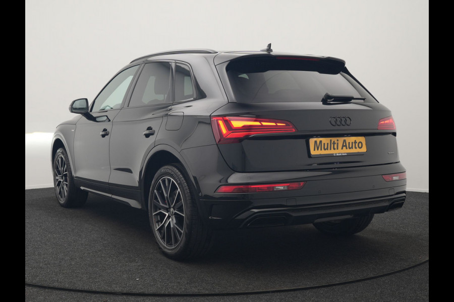 Audi Q5 50 TFSI e S edition PHEV 300pk Dealer O.H. | Trekhaak Af Fabriek | Camera | Lederen Sportstoelen Verwarmd | Sfeerverlichting | Keyless | Blis | Navigatie | DAB | 20"L.M | Virtual | Plug In Hybrid |