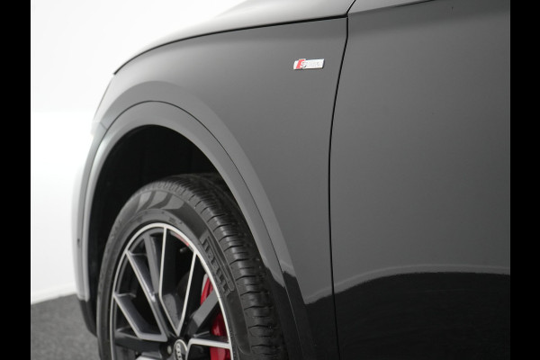 Audi Q5 50 TFSI e S edition PHEV 300pk Dealer O.H. | Trekhaak Af Fabriek | Camera | Lederen Sportstoelen Verwarmd | Sfeerverlichting | Keyless | Blis | Navigatie | DAB | 20"L.M | Virtual | Plug In Hybrid |