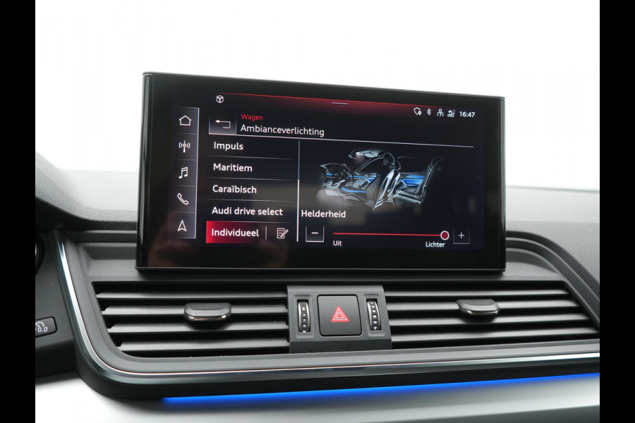 Audi Q5 50 TFSI e S edition PHEV 300pk Dealer O.H. | Trekhaak Af Fabriek | Camera | Lederen Sportstoelen Verwarmd | Sfeerverlichting | Keyless | Blis | Navigatie | DAB | 20"L.M | Virtual | Plug In Hybrid |