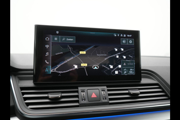 Audi Q5 50 TFSI e S edition PHEV 300pk Dealer O.H. | Trekhaak Af Fabriek | Camera | Lederen Sportstoelen Verwarmd | Sfeerverlichting | Keyless | Blis | Navigatie | DAB | 20"L.M | Virtual | Plug In Hybrid |