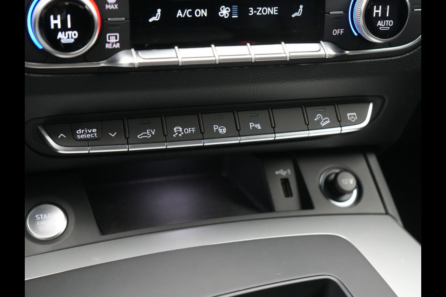 Audi Q5 50 TFSI e S edition PHEV 300pk Dealer O.H. | Trekhaak Af Fabriek | Camera | Lederen Sportstoelen Verwarmd | Sfeerverlichting | Keyless | Blis | Navigatie | DAB | 20"L.M | Virtual | Plug In Hybrid |