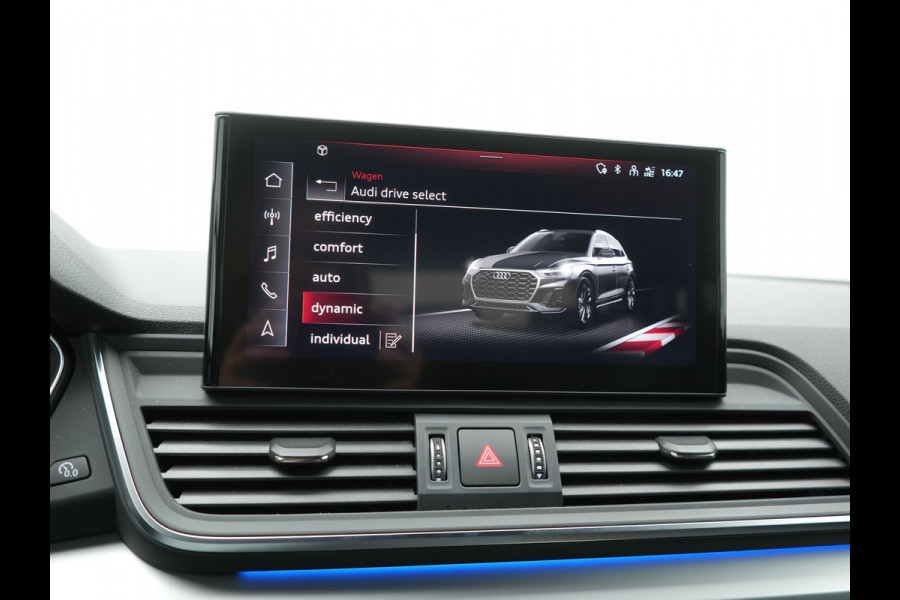 Audi Q5 50 TFSI e S edition PHEV 300pk Dealer O.H. | Trekhaak Af Fabriek | Camera | Lederen Sportstoelen Verwarmd | Sfeerverlichting | Keyless | Blis | Navigatie | DAB | 20"L.M | Virtual | Plug In Hybrid |