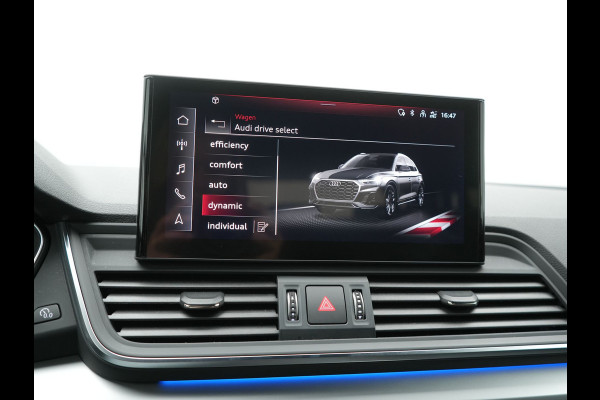 Audi Q5 50 TFSI e S edition PHEV 300pk Dealer O.H. | Trekhaak Af Fabriek | Camera | Lederen Sportstoelen Verwarmd | Sfeerverlichting | Keyless | Blis | Navigatie | DAB | 20"L.M | Virtual | Plug In Hybrid |