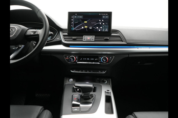 Audi Q5 50 TFSI e S edition PHEV 300pk Dealer O.H. | Trekhaak Af Fabriek | Camera | Lederen Sportstoelen Verwarmd | Sfeerverlichting | Keyless | Blis | Navigatie | DAB | 20"L.M | Virtual | Plug In Hybrid |