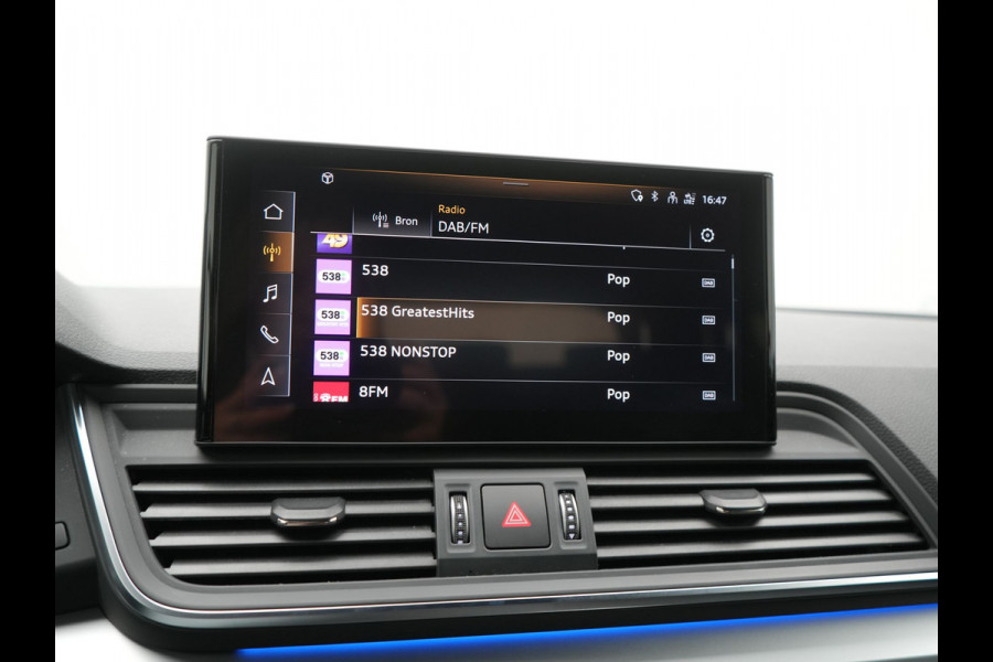 Audi Q5 50 TFSI e S edition PHEV 300pk Dealer O.H. | Trekhaak Af Fabriek | Camera | Lederen Sportstoelen Verwarmd | Sfeerverlichting | Keyless | Blis | Navigatie | DAB | 20"L.M | Virtual | Plug In Hybrid |