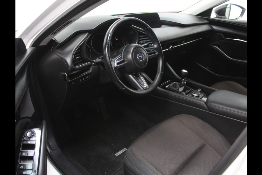 Mazda 3 2.0 e-SkyActiv-G M Hybrid 122 Comfort CAMERA | CARPLAY | ADAPCRUISE | LMV18 | HEAD-UP | LED | DAB | CLIMATE | NAVI | STOEL/STUUR