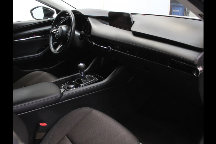 Mazda 3 2.0 e-SkyActiv-G M Hybrid 122 Comfort CAMERA | CARPLAY | ADAPCRUISE | LMV18 | HEAD-UP | LED | DAB | CLIMATE | NAVI | STOEL/STUUR