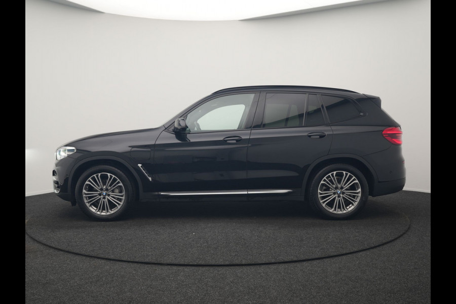 BMW X3 xDrive30e Luxury Line PHEV 293pk Dealer O.H. | Head Up | 360 Camera | Lederen Sportstoelen Ventilatie & Memory | Sfeerverlichting | Keyless | Blis | Stoelen &Stuur Verwarmd | Hifi Audio | Apple Carplay | Navigatie | DAB | Plug In Hybrid |