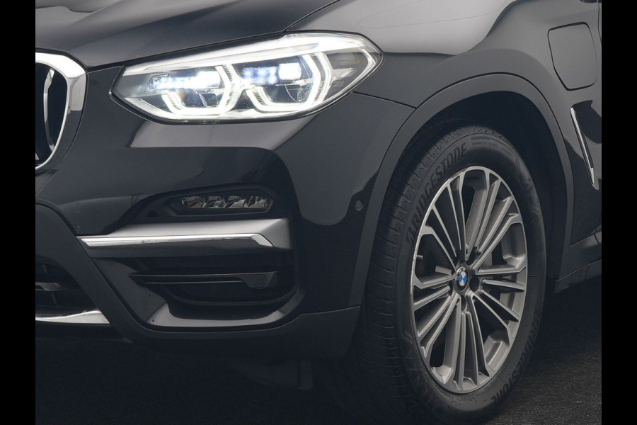 BMW X3 xDrive30e Luxury Line PHEV 293pk Dealer O.H. | Head Up | 360 Camera | Lederen Sportstoelen Ventilatie & Memory | Sfeerverlichting | Keyless | Blis | Stoelen &Stuur Verwarmd | Hifi Audio | Apple Carplay | Navigatie | DAB | Plug In Hybrid |