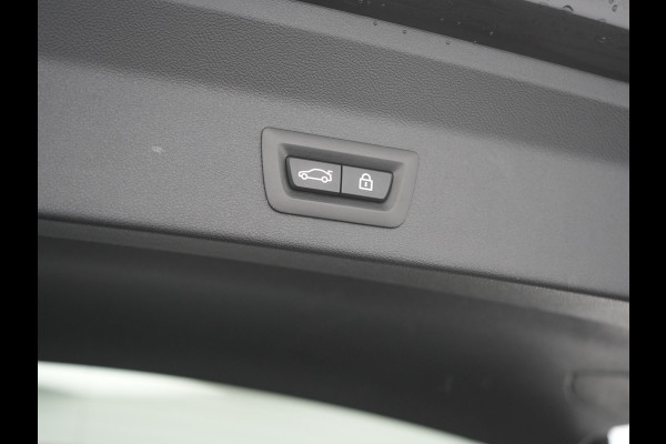 BMW X3 xDrive30e Luxury Line PHEV 293pk Dealer O.H. | Head Up | 360 Camera | Lederen Sportstoelen Ventilatie & Memory | Sfeerverlichting | Keyless | Blis | Stoelen &Stuur Verwarmd | Hifi Audio | Apple Carplay | Navigatie | DAB | Plug In Hybrid |