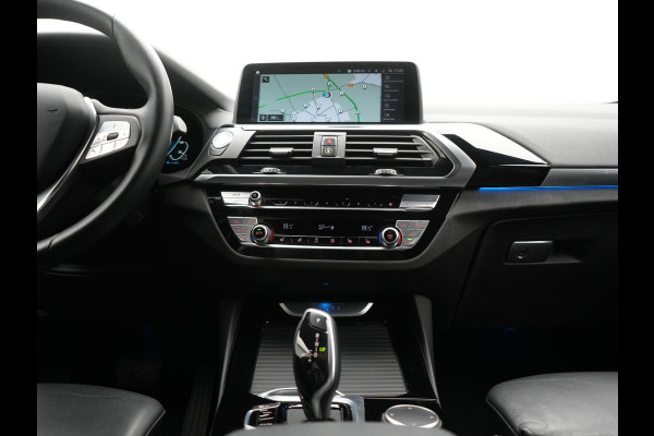 BMW X3 xDrive30e Luxury Line PHEV 293pk Dealer O.H. | Head Up | 360 Camera | Lederen Sportstoelen Ventilatie & Memory | Sfeerverlichting | Keyless | Blis | Stoelen &Stuur Verwarmd | Hifi Audio | Apple Carplay | Navigatie | DAB | Plug In Hybrid |