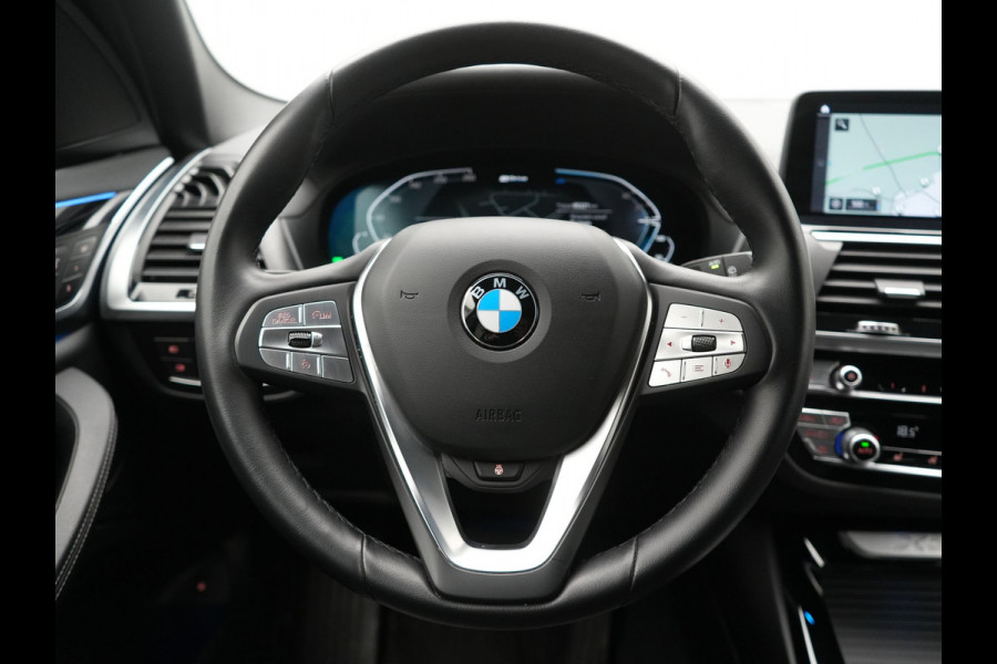 BMW X3 xDrive30e Luxury Line PHEV 293pk Dealer O.H. | Head Up | 360 Camera | Lederen Sportstoelen Ventilatie & Memory | Sfeerverlichting | Keyless | Blis | Stoelen &Stuur Verwarmd | Hifi Audio | Apple Carplay | Navigatie | DAB | Plug In Hybrid |