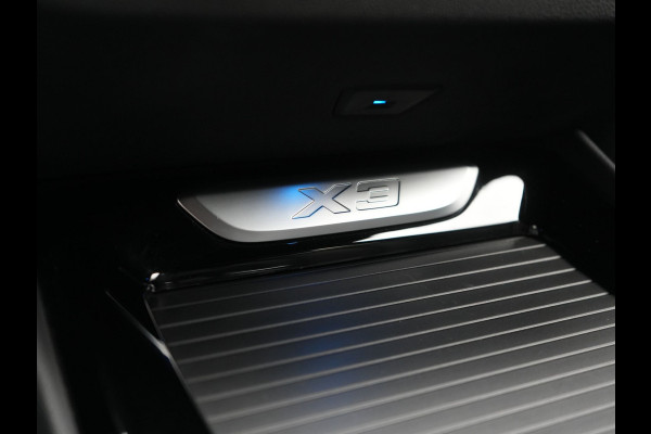 BMW X3 xDrive30e Luxury Line PHEV 293pk Dealer O.H. | Head Up | 360 Camera | Lederen Sportstoelen Ventilatie & Memory | Sfeerverlichting | Keyless | Blis | Stoelen &Stuur Verwarmd | Hifi Audio | Apple Carplay | Navigatie | DAB | Plug In Hybrid |
