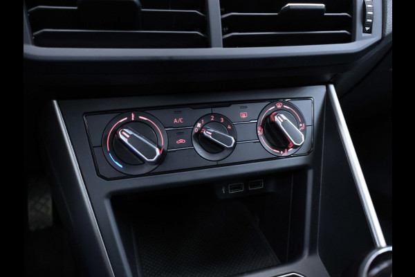 Volkswagen Polo 1.0 TSI Comfortline Sport (APPLE CARPLAY,NAVI,CLIMATE,ADAPTIVE CRUISE,BLACK EDITON,LED,SPORTSTOELEN,NETTE STAAT)